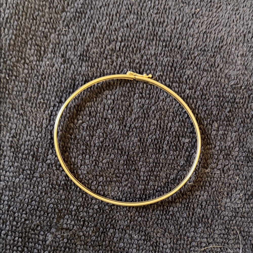 10 kt. Bracelet approx. 7.5 inches in size